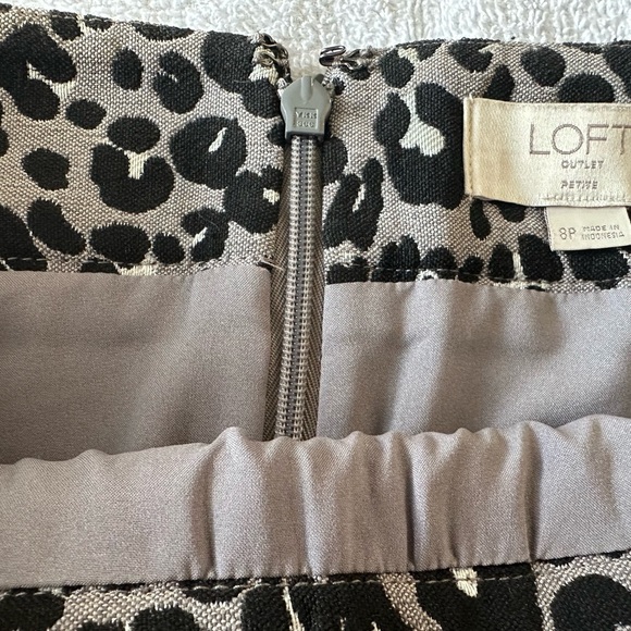 Animal print, gray/black, size 8P from Loft - Picture 5 of 5